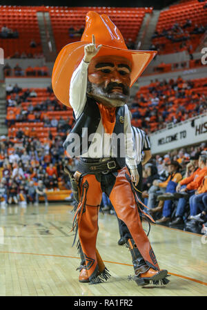 Stillwater, USA. 29 Dez, 2018. Oklahoma State Cowboys Maskottchen Pistole Pete bei einem Basketballspiel zwischen der Texas A&M University-Corpus Christi Inselbewohner und Oklahoma State Cowboys an Gallagher - Arena in Stillwater, OK. Grau Siegel/CSM/Alamy leben Nachrichten Stockfoto