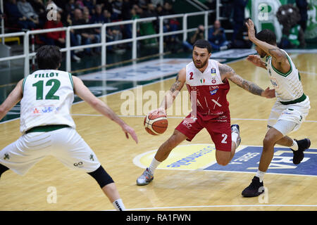 Avellino, Italien. 30 Dez, 2018. Foto Cafaro/LaPresse 30 Dicembre 2018 Milano, Italia sport Warenkorb Sidigas Avellino vs EA 7 Emporio Armani Milano - Campionato Italiano di Warenkorb Serie A PosteMobile, Spielzeit 2018/19. Nella Foto: James Mike (EA 7 Emporio Armani Mailand). Foto Cafaro/LaPresse Dezember 30, 2018 Arezzo, Italien sport Warenkorb Sidigas Avellino vs EA 7 Emporio Armani Mailand - die Italienische Lega Basket Serie A PosteMobile, Saison 2018/2019. Im Bild: James Mike (EA 7 Emporio Armani Mailand). Credit: LaPresse/Alamy leben Nachrichten Stockfoto