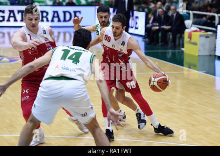 Avellino, Italien. 30 Dez, 2018. Foto Cafaro/LaPresse 30 Dicembre 2018 Milano, Italia sport Warenkorb Sidigas Avellino vs EA 7 Emporio Armani Milano - Campionato Italiano di Warenkorb Serie A PosteMobile, Spielzeit 2018/19. Nella Foto: Della Valle Amedeo (Emporio Armani Mailand). Foto Cafaro/LaPresse Dezember 30, 2018 Arezzo, Italien sport Warenkorb Sidigas Avellino vs EA 7 Emporio Armani Mailand - die Italienische Lega Basket Serie A PosteMobile, Saison 2018/2019. In der Pic: Della Valle Amedeo (Emporio Armani Mailand). Credit: LaPresse/Alamy leben Nachrichten Stockfoto