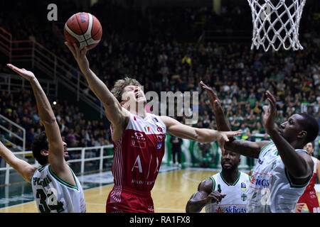 Avellino, Italien. 30 Dez, 2018. Foto Cafaro/LaPresse 30 Dicembre 2018 Milano, Italia sport Warenkorb Sidigas Avellino vs EA 7 Emporio Armani Milano - Campionato Italiano di Warenkorb Serie A PosteMobile, Spielzeit 2018/19. Nella Foto: Kuzminskas Mindaugas (EA 7 Emporio Armani Mailand). Foto Cafaro/LaPresse Dezember 30, 2018 Arezzo, Italien sport Warenkorb Sidigas Avellino vs EA 7 Emporio Armani Mailand - die Italienische Lega Basket Serie A PosteMobile, Saison 2018/2019. In der Pic: Kuzminskas Mindaugas (EA 7 Emporio Armani Mailand). Credit: LaPresse/Alamy leben Nachrichten Stockfoto