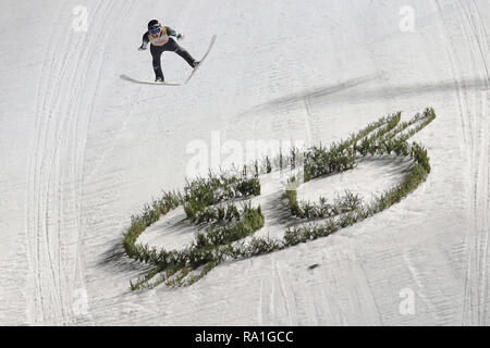 Oberstdorf, Deutschland. 30 Dez, 2018. 30. Dezember 2018, Bayern, Oberstdorf: Skispringen: Vierschanzentournee, große Hügel, Herren, 2. Durchgang. Ryoyu Kobayashi, Skispringer aus Japan springen. Foto: Daniel Karmann/dpa Quelle: dpa Picture alliance/Alamy leben Nachrichten Stockfoto