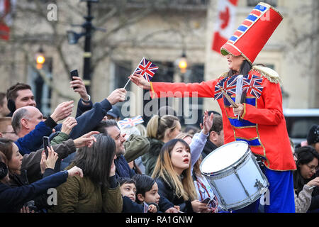 London, Großbritannien. 30. Dezember 2018. Bands, Cheerleadern und andere Teilnehmer der Parade der Londoner neues Jahr kommen zusammen in Trafalgar Square für eine spektakuläre Show und die Vorschau des morgigen Parade. Credit: Imageplotter Nachrichten und Sport/Alamy leben Nachrichten Stockfoto