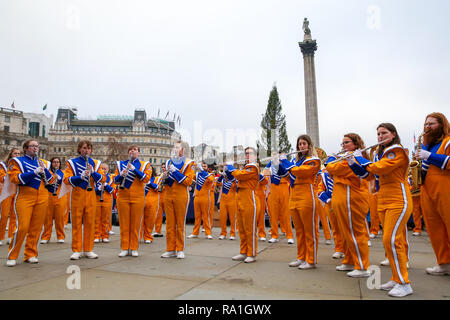 London, Großbritannien. 30 Dez, 2018. Marching Band sind in der Vorschau von Day Parade der Londoner neues Jahr in Trafalgar Square. Credit: Dinendra Haria/SOPA Images/ZUMA Draht/Alamy leben Nachrichten Stockfoto