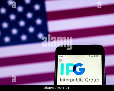 Kiew, Ukraine. 28 Dez, 2018. Interpublic Group Werbung Firmenlogo auf ein smart phone gesehen angezeigt. Quelle: Igor Golovniov/SOPA Images/ZUMA Draht/Alamy leben Nachrichten Stockfoto