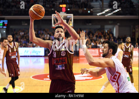 Italien. 30 Dez, 2018. Foto Massimo Paolone/LaPresse 30 dicembre 2018 Reggio Emilia (Re) Italia sport Warenkorb Grissin Bon Reggio Emilia vs Umana Reyer Venezia - Campionato Italiano di Warenkorb Serie A 2018/2019 - PalaBigi PosteMobile Nella Foto: Mitchell Watt (Umana Reyer Venezia) in azione Foto Massimo Paolone/LaPresse Dezember 30, 2018 Reggio Emilia (Re) Italien sport Warenkorb Grissin Bon Reggio Emilia vs Umana Reyer Venezia - Italienische Basketball Liga Serie A 2018/2019 - PalaBigi PosteMobile im Pic: Mitchell Watt (Umana Reyer Venezia), die in Aktion Quelle: LaPresse/Alamy leben Nachrichten Stockfoto