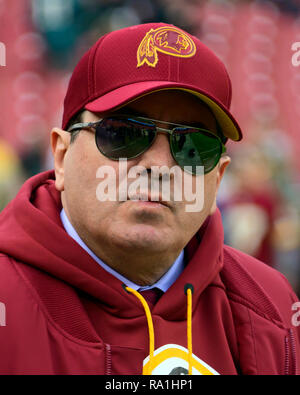 Washington Redskins Inhaber Daniel M. Snyder auf dem Feld vor dem Spiel gegen die Philadelphia Eagles am FedEx Feld in Landover, Maryland am 30. Dezember 2018. Credit: Ron Sachs/CNP | Verwendung weltweit Stockfoto