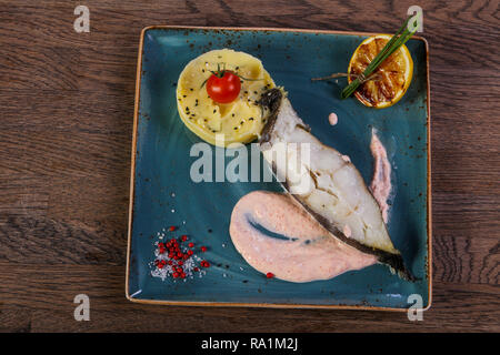 Heilbutt-filet mit mushed Kartoffel und Sauce Stockfoto