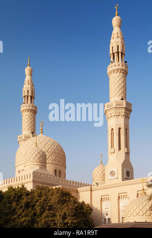 Minarette der Jumeirah Moschee in Dubai, Vereinigte Arabische Emirate. Stockfoto