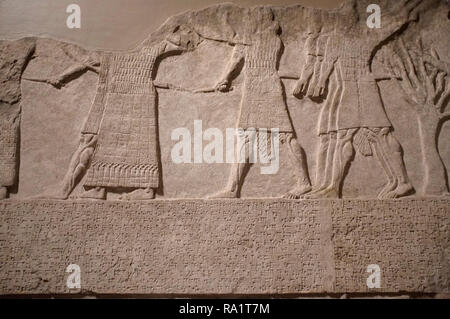 Alten sumerischen Artefakten des British Museum, London, mit Keilschrift Text und Schrift aus der alten assyrischen Region jetzt den Irak. Stockfoto