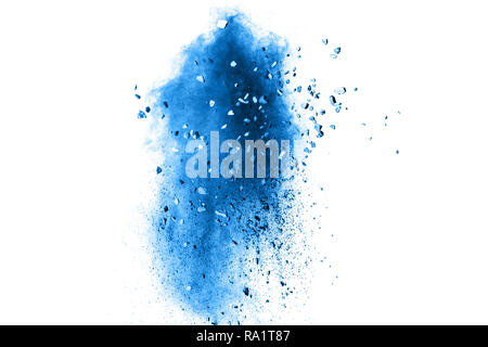 Abstrakt Blau Staubexplosion auf weißem Hintergrund. Blaue Pulver spritzte auf den Hintergrund. Freeze motion blau Pulver spritzen. Malte Holi. Stockfoto