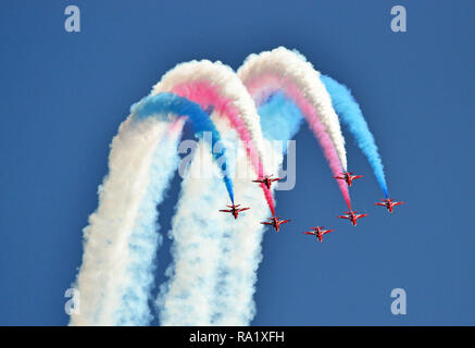 Rote Pfeile im Flug in Eastbourne Airbourne, Air Show, Eastbourne, East Sussex, Großbritannien Stockfoto