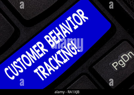 Text Zeichen zeigt das Verhalten der Kunden verfolgen. Konzeptionelle Foto Aktion, mit der Anwender ihre Firma Taste der Tastatur Absicht im Zusammenhang nimmt Compu zu erstellen Stockfoto