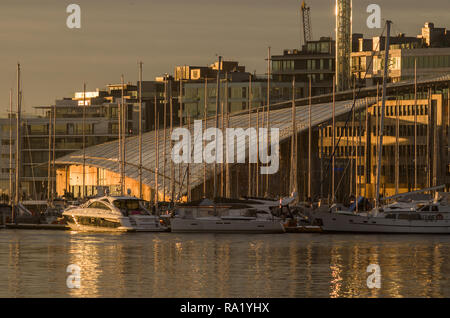 Astrup Fearnley Museum of Modern Art in Oslo, Norwegen, im Winter warmen Sonnenuntergang Farben. Stockfoto