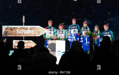 Siegerehrung, L-R: Max. Barchewitz, Sophia Schneider, Julian Hollandt, Hanna-Michele Hermann, Tim Grothian, Vanessa Voigt. Das deutsche Team Challenge findet während der joka Biathlon WTC auf Schalke mit jungen Deutschen biathlethes. Stockfoto