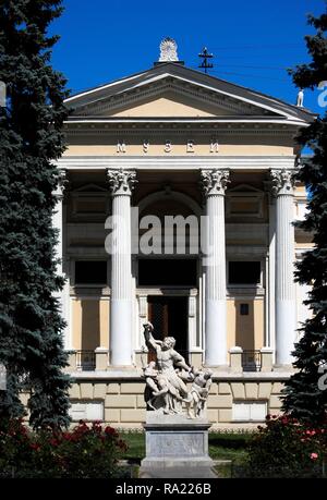 Odessa Archäologischen Museum. Allgemeine Ansicht der Fassade und Kopie der berühmten Skulpturengruppe Laokoon und seine Söhne. Das Gebäude wurde im Jahr 1883 abgeschlossen. Odessa. In der Ukraine. Stockfoto