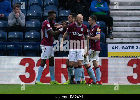 Aston Villa Tammy Abraham feiert zählen die öffnung Ziel mit Teamkollegen 29 Dezember 2018 Deepdale, Preston, England; Sky Bet Meisterschaft, Preston North End vs Aston Villa; Credit: Terry Donnelly/News Bilder der Englischen Football League Bilder unterliegen DataCo Lizenz Stockfoto