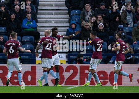 Aston Villa Tammy Abraham feiert zählen die öffnung Ziel mit Teamkollegen 29 Dezember 2018 Deepdale, Preston, England; Sky Bet Meisterschaft, Preston North End vs Aston Villa; Credit: Terry Donnelly/News Bilder der Englischen Football League Bilder unterliegen DataCo Lizenz Stockfoto