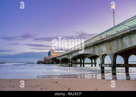 Bournemouth Pier bei Sonnenuntergang, Januar 2018, Bournemouth, Dorset, England, Großbritannien Stockfoto