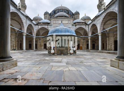 Şehzade Moschee Innenhof Waschung Brunnen, Istanbul, Türkei Stockfoto