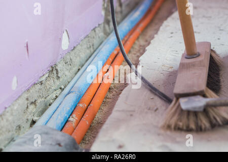 Reparatur-, Renovierungs-, Strom- und Kabel installation renoviert zimmer Stockfoto