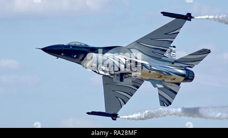 Belgier Luftwaffe F16 'Dark Vador' Display auf RIAT Stockfoto