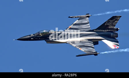 Belgier Luftwaffe F16 'Dark Vador' Display auf RIAT Stockfoto