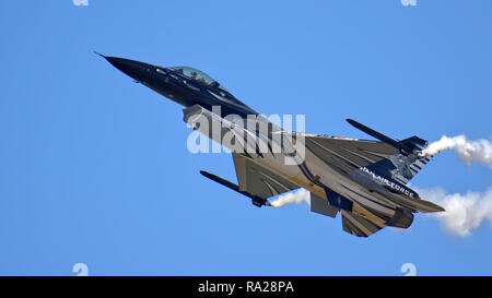 Belgier Luftwaffe F16 'Dark Vador' Display auf RIAT Stockfoto