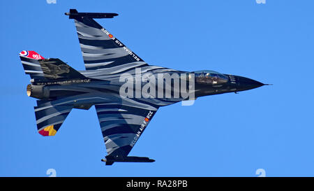 Belgier Luftwaffe F16 'Dark Vador' Display auf RIAT Stockfoto