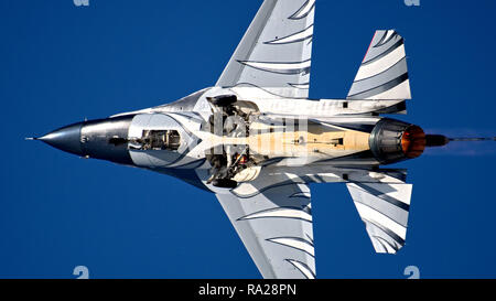 Belgier Luftwaffe F16 'Dark Vador' Display auf RIAT Stockfoto