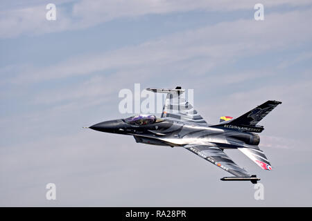 Belgier Luftwaffe F16 'Dark Vador' Display auf RIAT Stockfoto