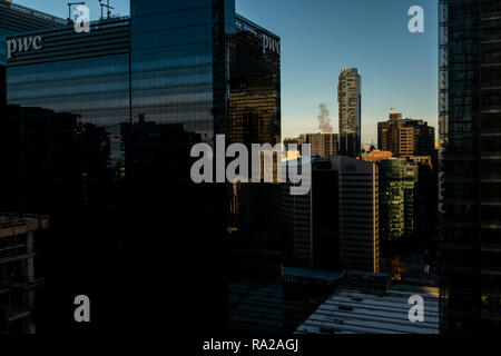 Einen erhöhten Blick auf die Skyline von Toronto Maple Leaf Platz in Toronto, Kanada gesehen. Stockfoto