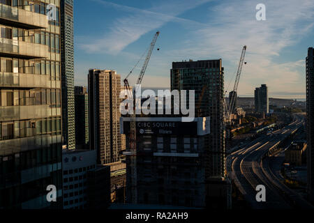 Einen erhöhten Blick auf die Skyline von Toronto Maple Leaf Platz in Toronto, Kanada gesehen. Stockfoto