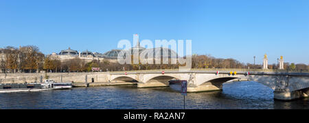 Pont des Invalides und Großen Palast - Paris, Frankreich Stockfoto