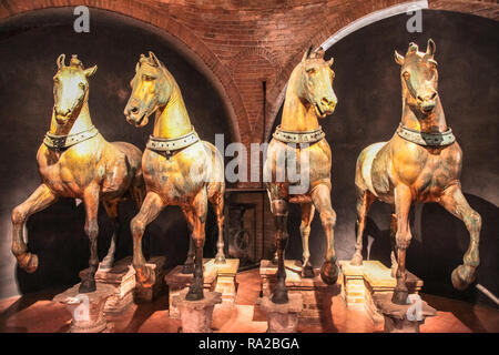 Venedig, Italien, 29. Mai 2016: Statuen und Denkmäler in Venedig dekorative Skulpturen Stockfoto