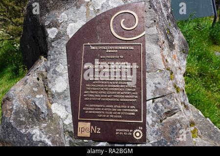 Nahaufnahme von otira Viadukt Umweltpreis Plakette, Great Alpine Highway, Neuseeland Stockfoto