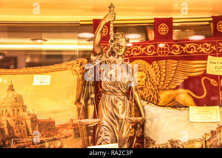 Venedig, Italien, 29. Mai 2016: Statuen und Denkmäler in Venedig dekorative Skulpturen Stockfoto