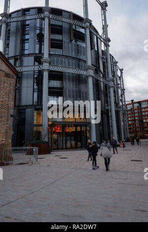 London, England - 29. Dezember 2018: Gasholders London, Appartements in einem alten Gasspeicher, King's Cross renoviert Stockfoto