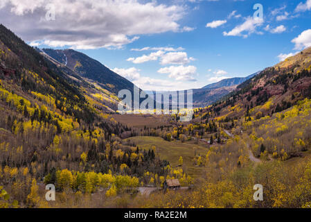 Luftaufnahme von Telluride, Colorado im Herbst Stockfoto