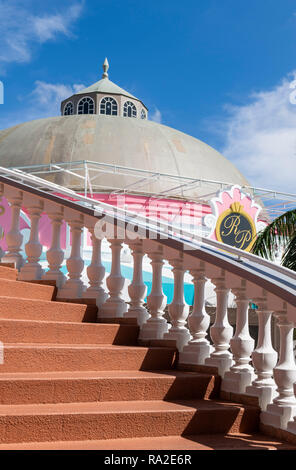 Schritte zu Royal Plaza Mall Aruba Stockfoto
