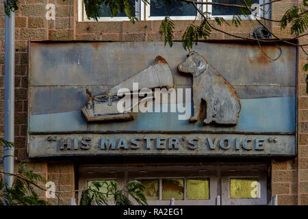 24 Nov-2017- Art Deco Vintage Schild der Stimme seines Meisters Sir P.M. Road fort Mumbai Maharashtra INDIEN Asien Stockfoto