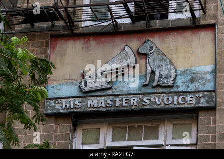 24 Nov-2017- Art Deco Vintage Schild der Stimme seines Meisters Sir P.M. Road fort Mumbai Maharashtra INDIEN Asien Stockfoto