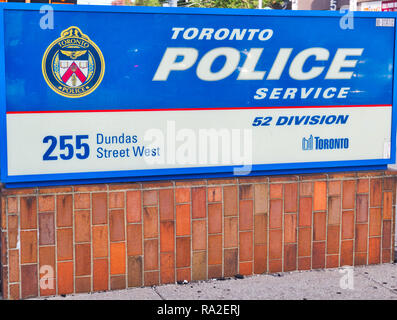 Toronto Police Service 52 Zeichen für Division, Dundas Street West, Toronto, Ontario, Kanada Stockfoto