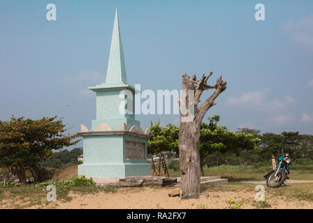 Kribi/Kamerun - 13. Februar 2017: Die batanga Denkmal auf dem Strand von Kribi in Kamerun. Stockfoto