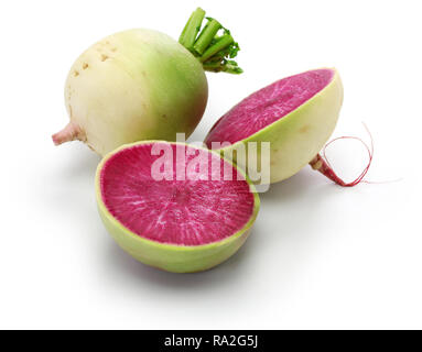 Wassermelone Rettich, chinesisches rotes Fleisch Rettich auf weißem Hintergrund Stockfoto