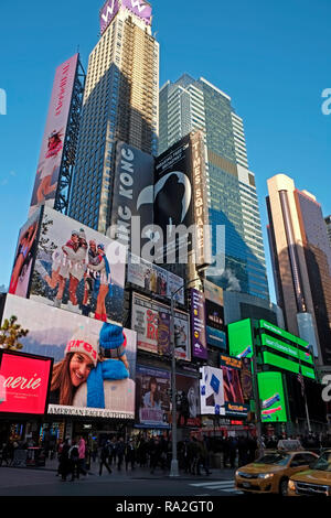 Broadway Times Square Werbung Bill Boards New York City Manhattan USA Vereinigte Staaten von Amerika Stockfoto