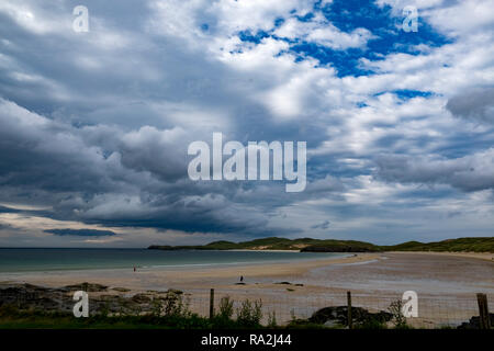 Ein breites menschenleeren Sandstrand am Kyle von Durness am nördlichsten Punkt der schottischen Küste in den schottischen Highlands Stockfoto