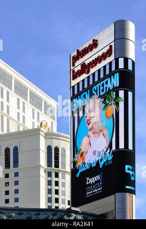 Großes Schild für Gwen Stefani, das im Zappos-Theater im Planet Hollywood Hotel Resort und im Casino auf dem Strip in Las Vegas, NV, USA, auftrat Stockfoto