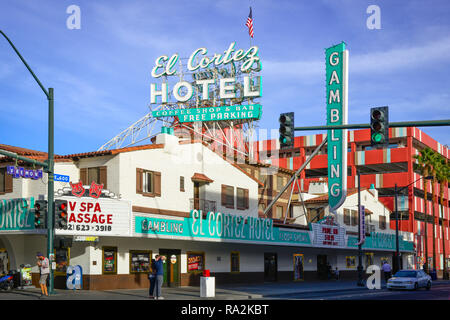 Die vintage El Cortez Hotel original Dach anmelden, die 1952 installiert ist, bleibt noch eine wichtige Sehenswürdigkeit in Downtown Las Vegas, NV Stockfoto