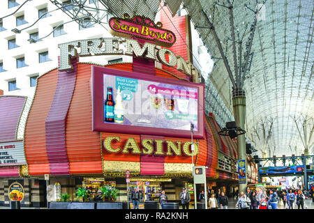 Eingang zum Sam Boyd Fremont Hotel And Casino an der Fremont Street Experience unter dem tonnengewölbe Überdachung in Downtown Las Vegas, NV Stockfoto