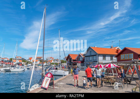 Der Hafen in dem Fischerdorf Vodice, Orust, Bohuslän Küste, Götaland, Schweden Stockfoto